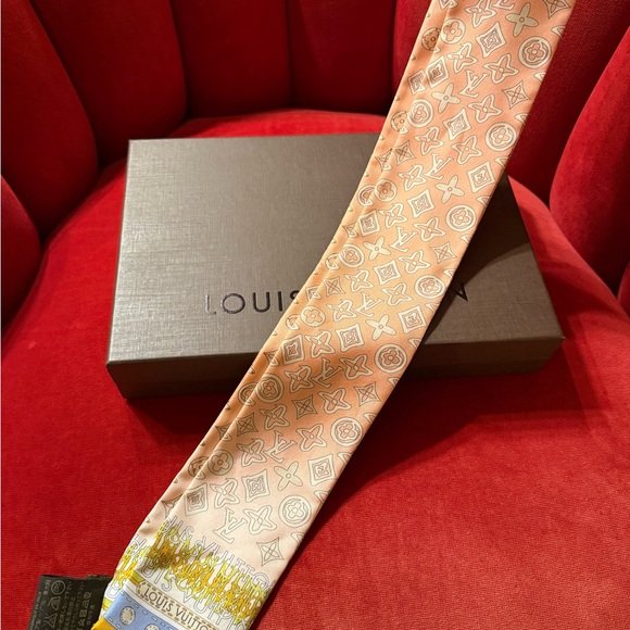 Louis Vuitton Bandeau Twilly WITH BOX - Picture 2 of 7